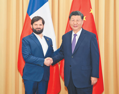 习近平会见智利总统博里奇