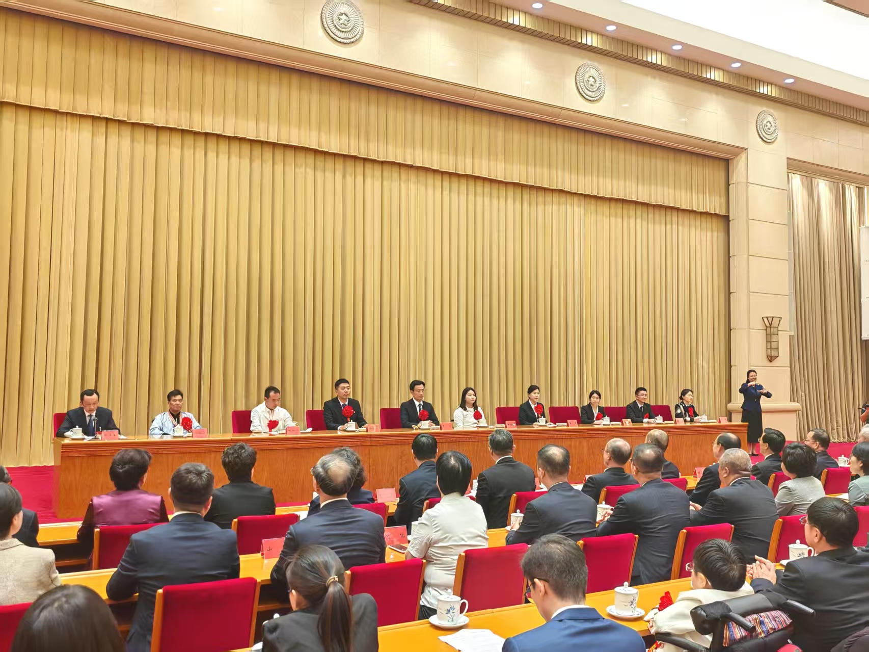 积极追求人生梦想！这场报告会充满自强力量